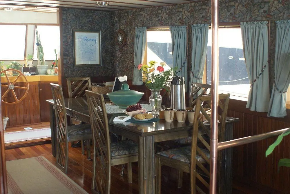 Making Waves Boatel Bed & Breakfast Toronto