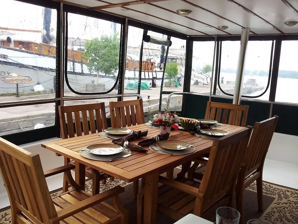 ***  Making Waves Boatel Bed & Breakfast Toronto Canada