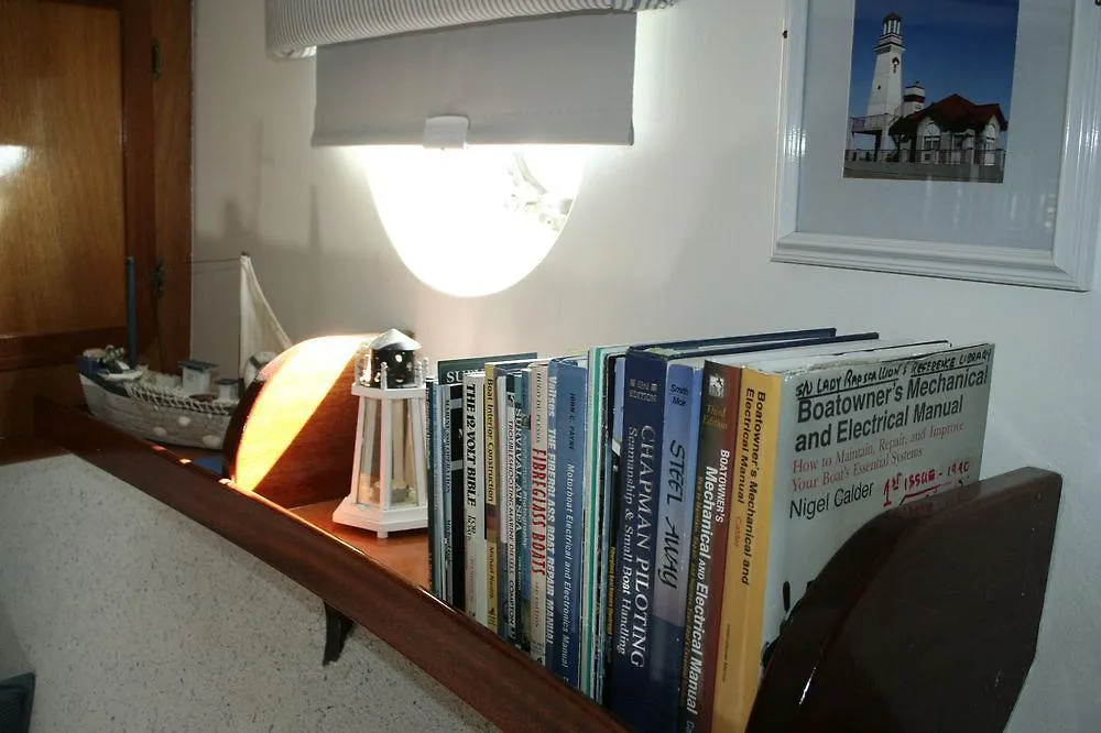 Making Waves Boatel Bed & Breakfast Toronto