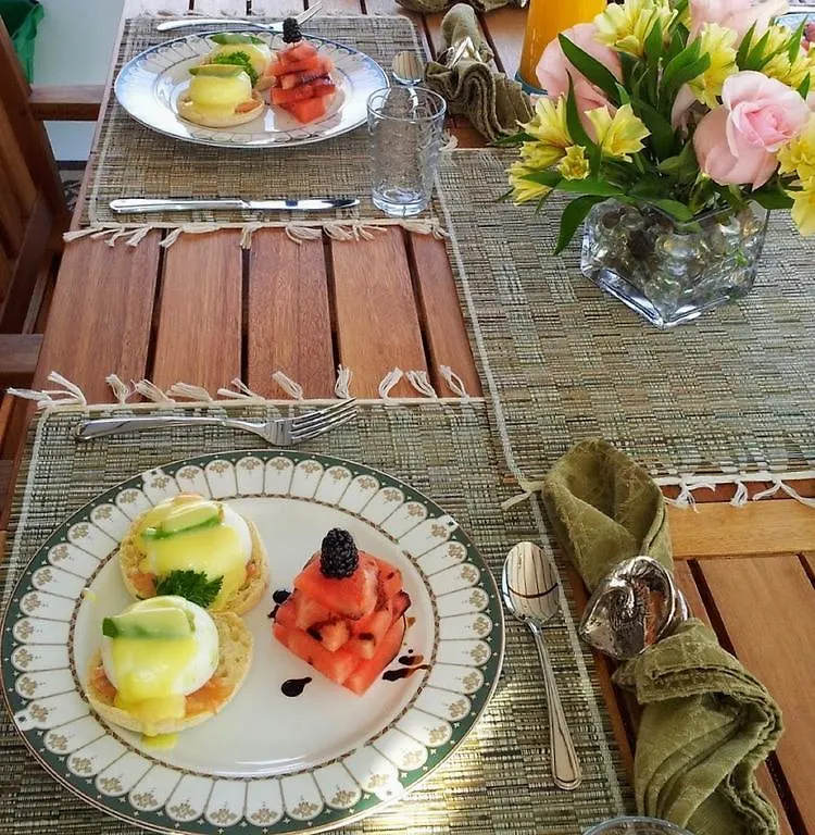 Making Waves Boatel Bed & Breakfast Toronto