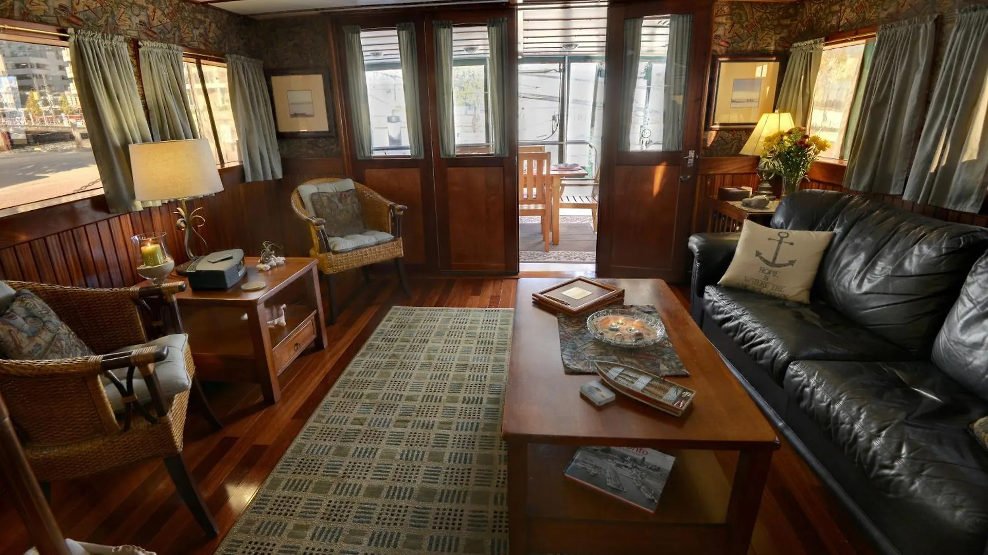 Making Waves Boatel Bed & Breakfast Toronto