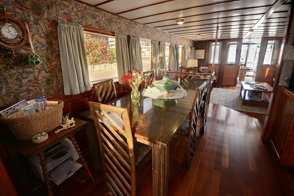Making Waves Boatel Bed & Breakfast Toronto
