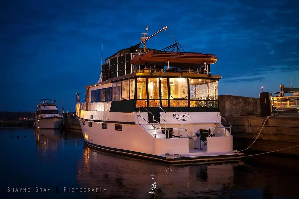 Making Waves Boatel location
