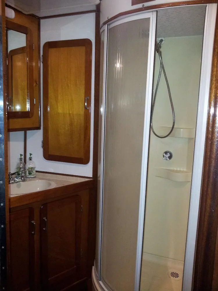 Making Waves Boatel Bed & Breakfast Toronto