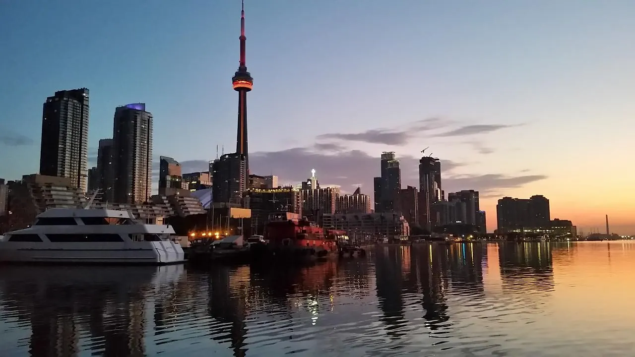 Making Waves Boatel Bed & Breakfast Toronto
