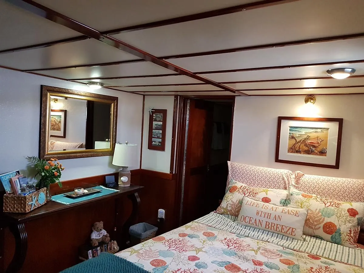 Making Waves Boatel Bed & Breakfast Toronto Canada