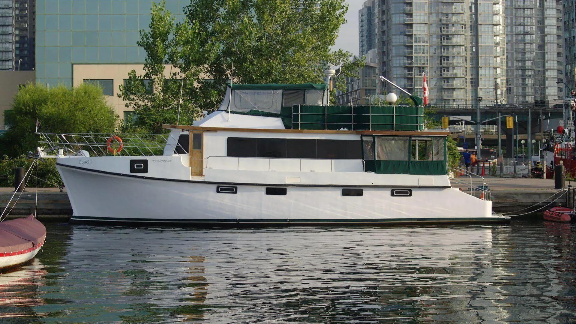 Making Waves Boatel Bed & Breakfast Toronto