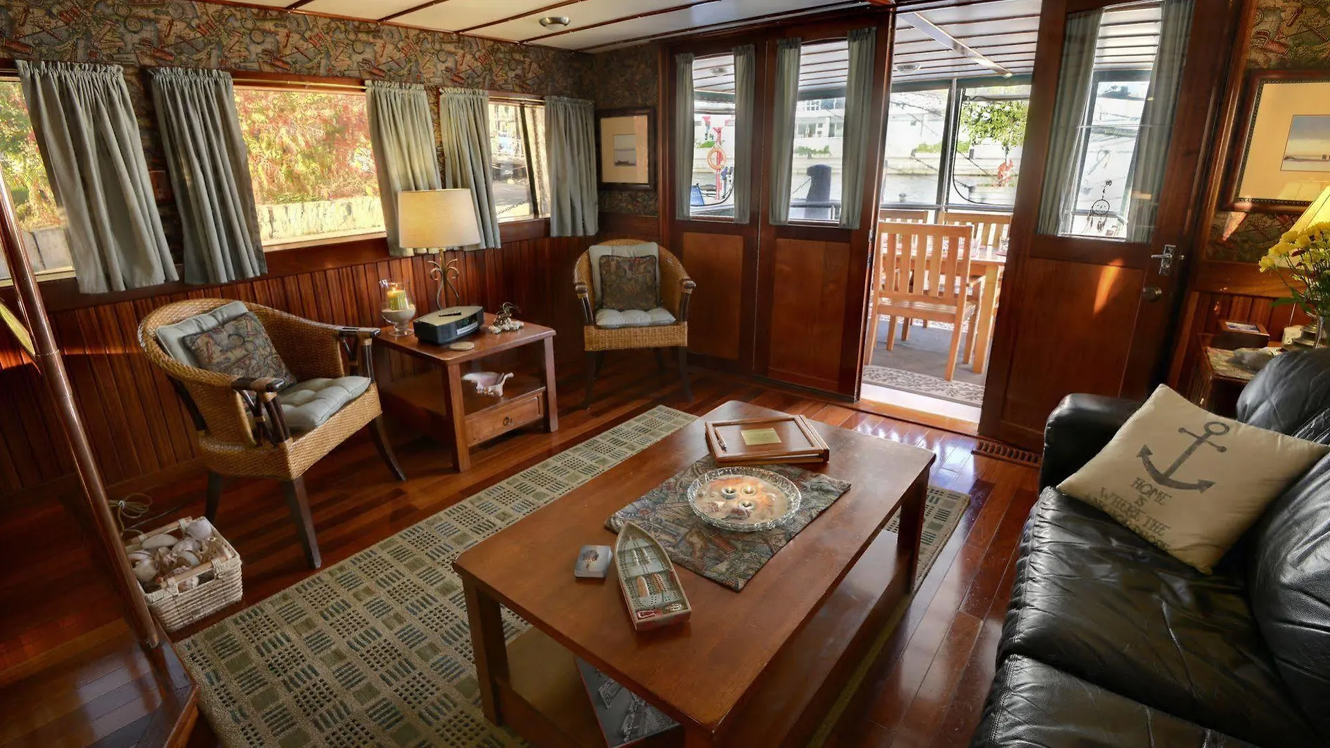 Making Waves Boatel Bed & Breakfast Toronto
