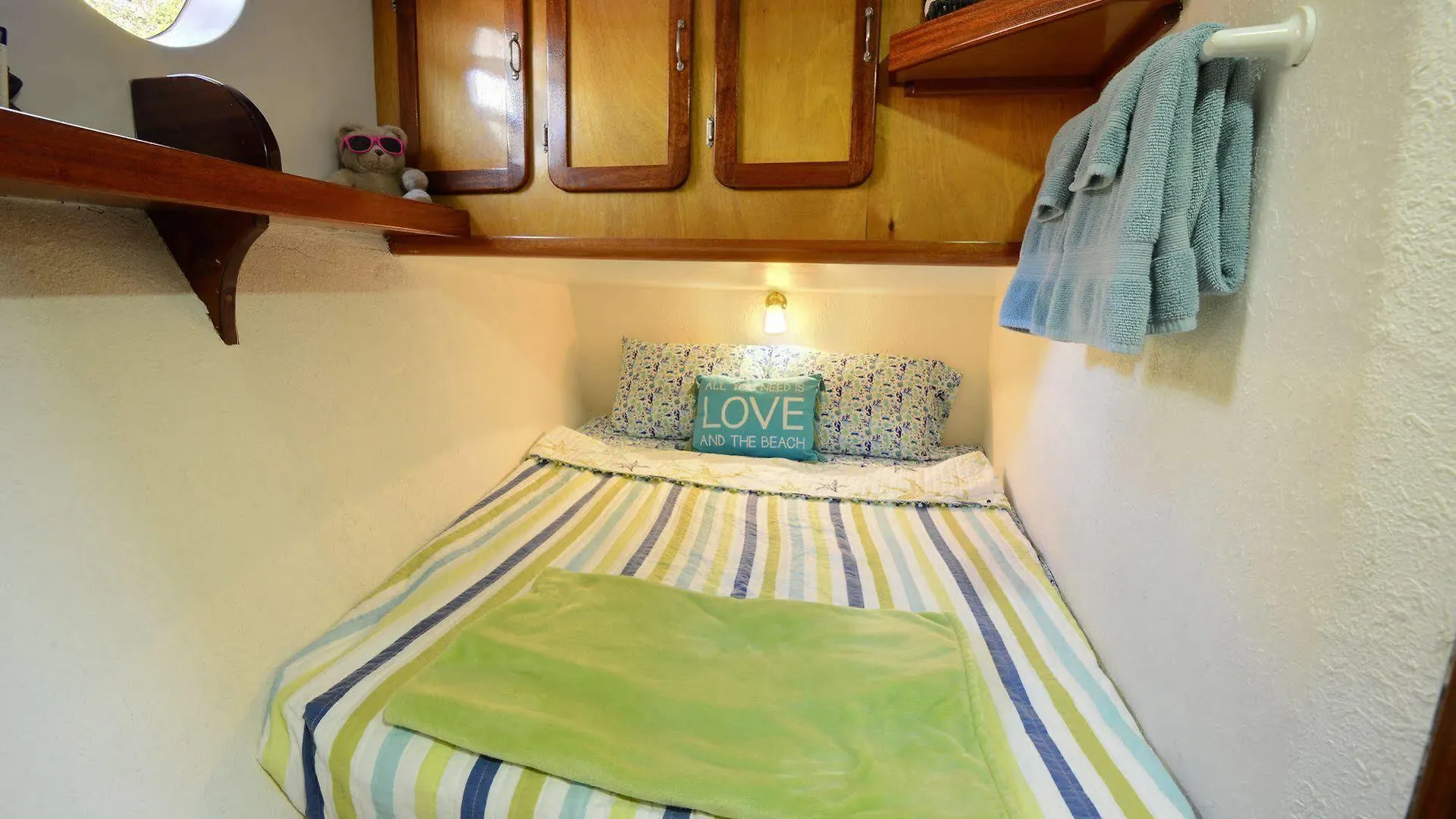 Making Waves Boatel Bed & Breakfast Toronto