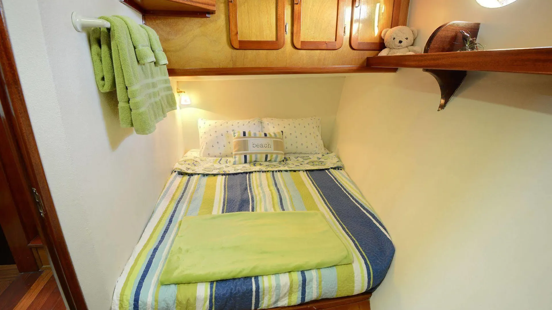 Making Waves Boatel Bed & Breakfast Toronto Canada