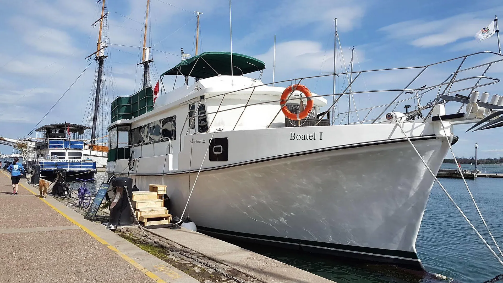Making Waves Boatel Bed & Breakfast Toronto