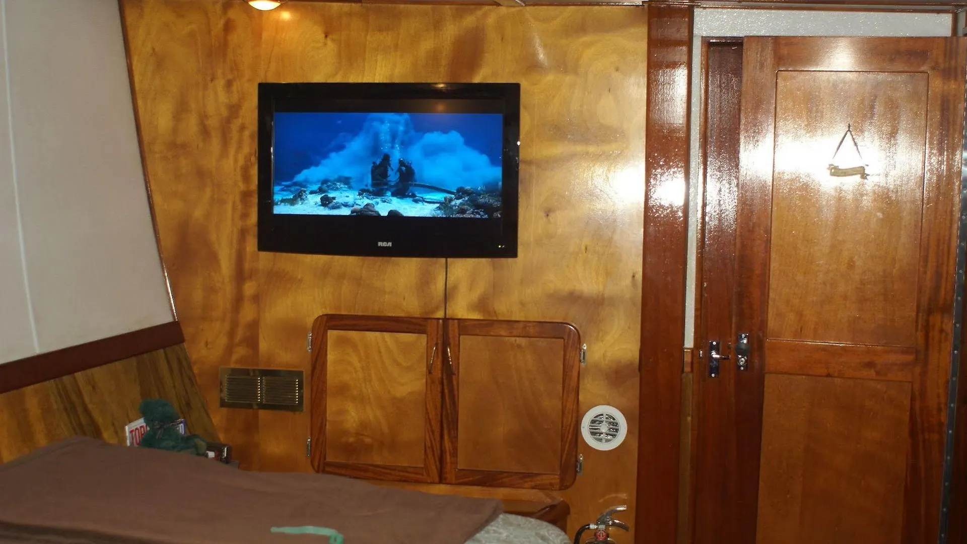 Making Waves Boatel Bed & Breakfast Toronto Canada