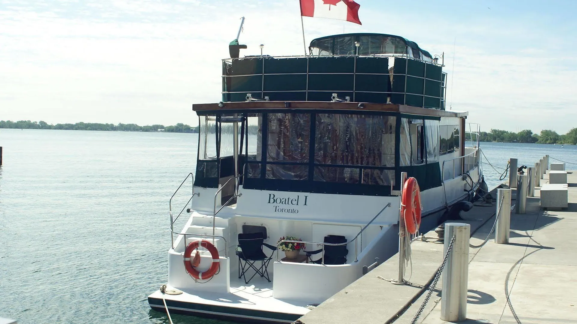 Making Waves Boatel Bed & Breakfast Toronto