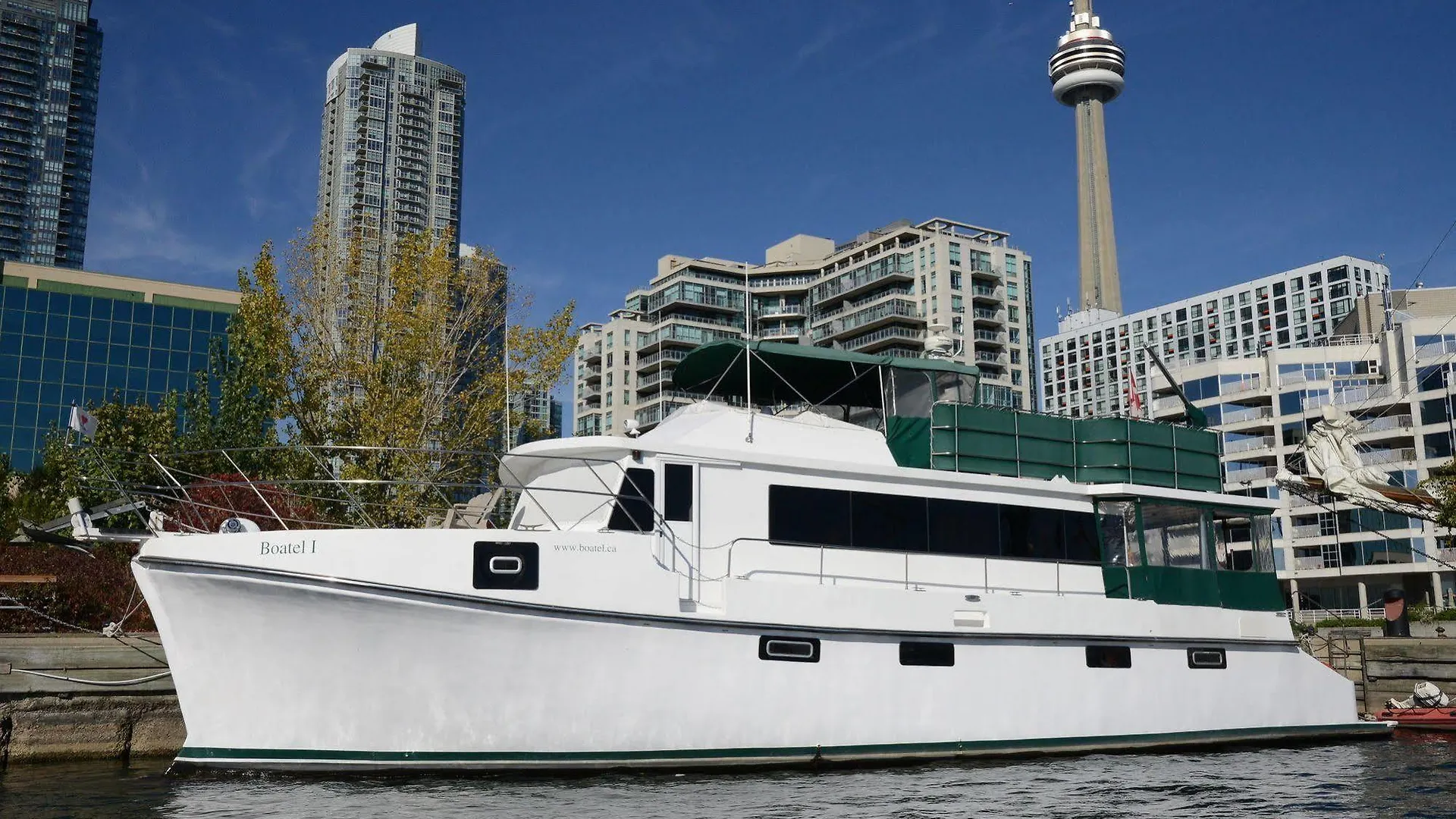 Making Waves Boatel Bed & Breakfast Toronto