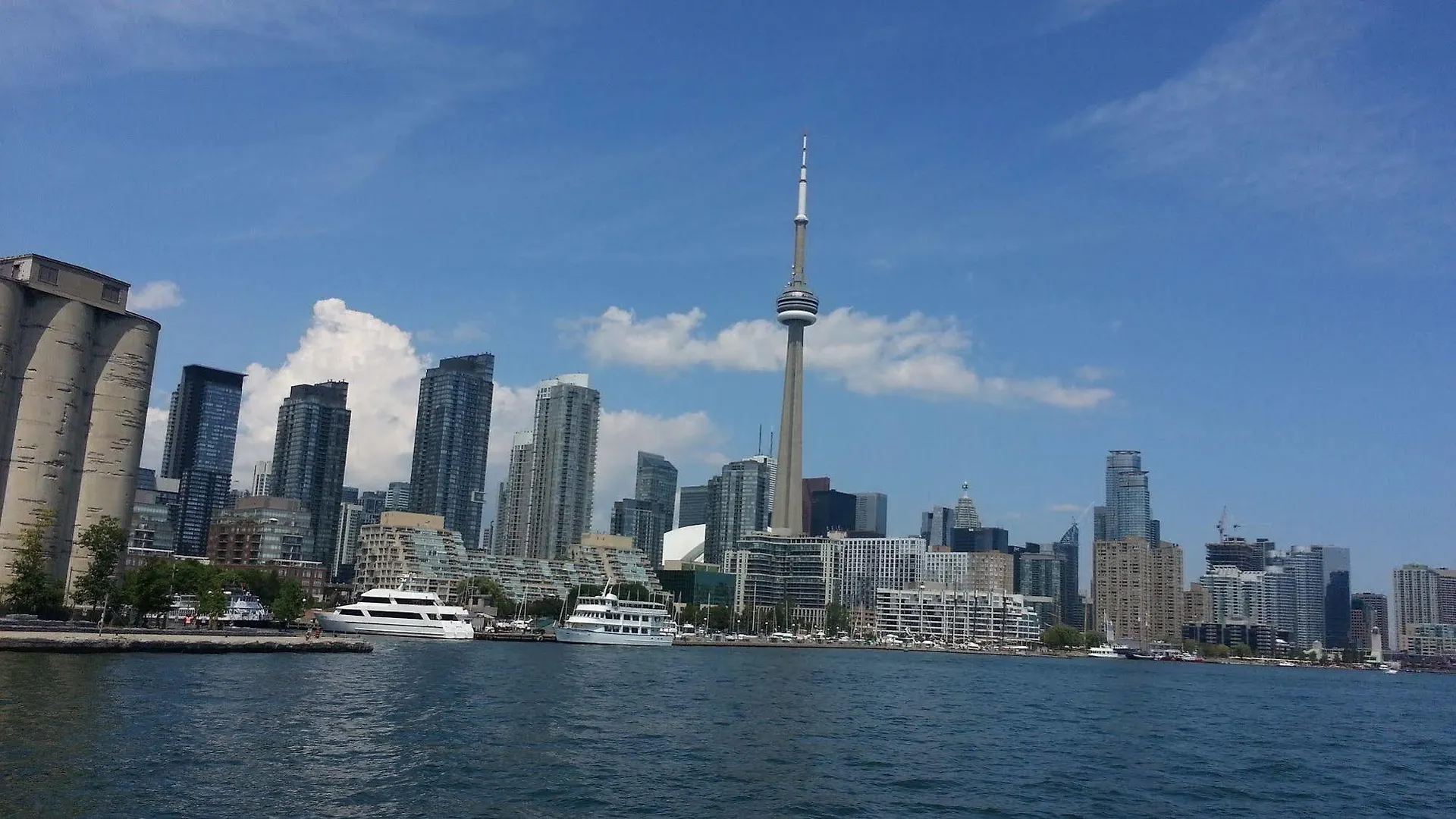 Making Waves Boatel Bed & Breakfast Toronto