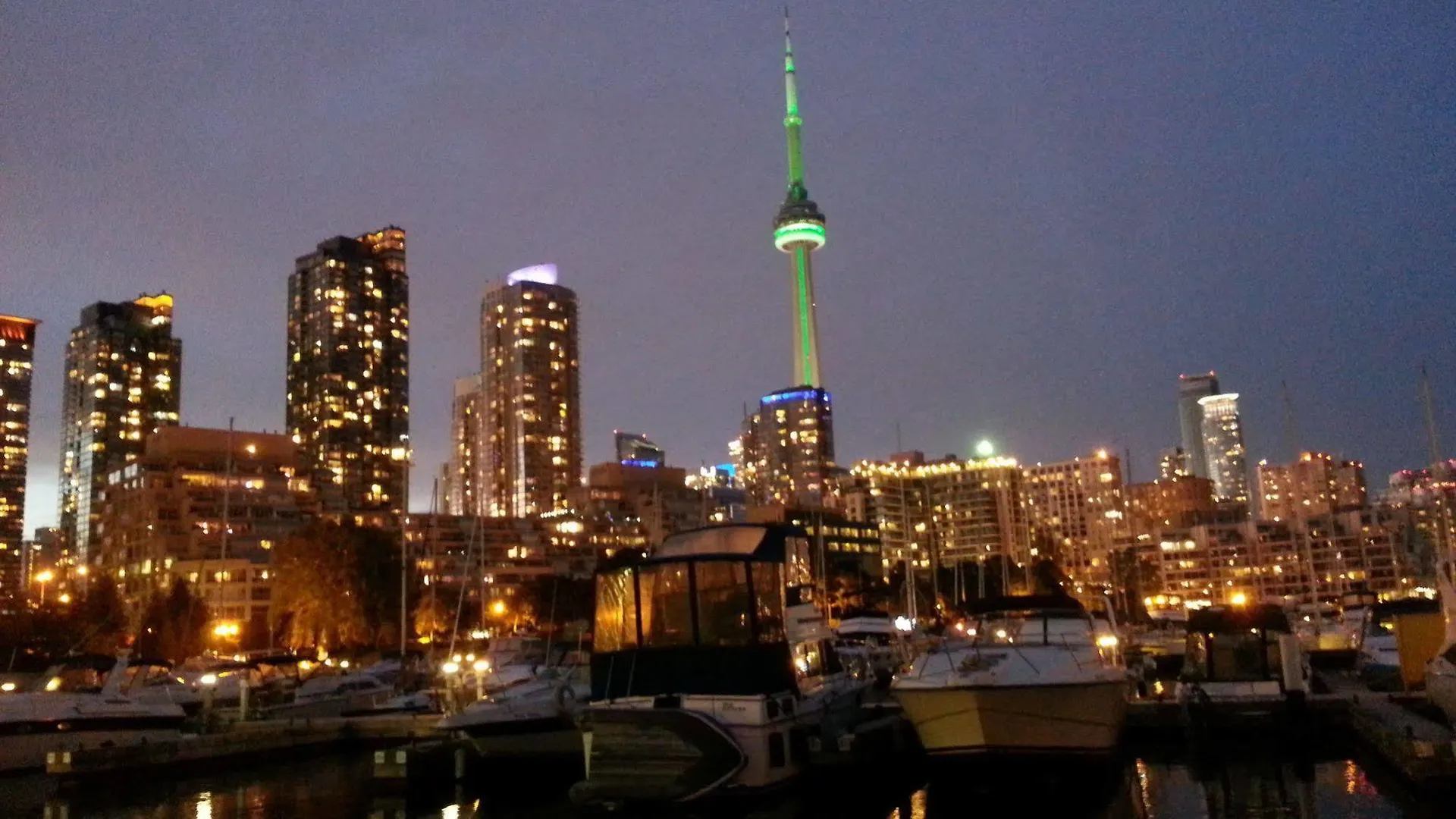 Making Waves Boatel Bed & Breakfast Toronto